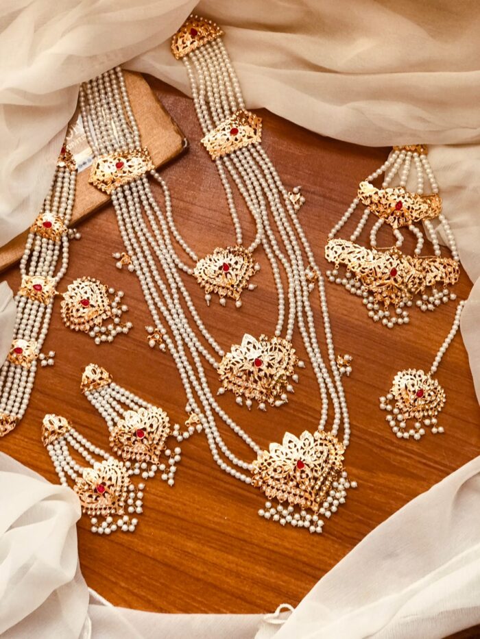 Beautiful Elegant Hyderabadi bridal set